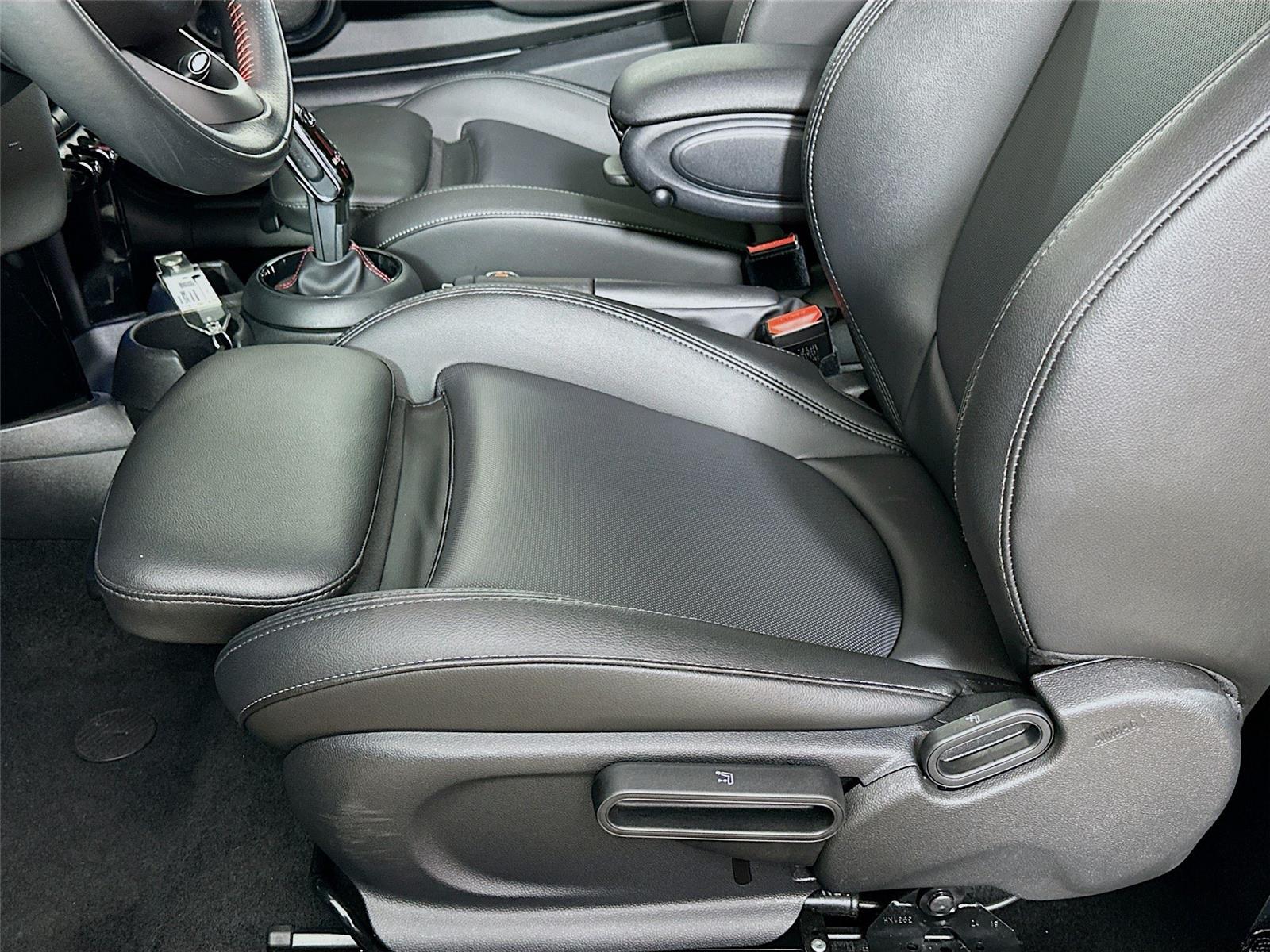 2020 Mini Cooper 2 Door Hardtop S photo 18