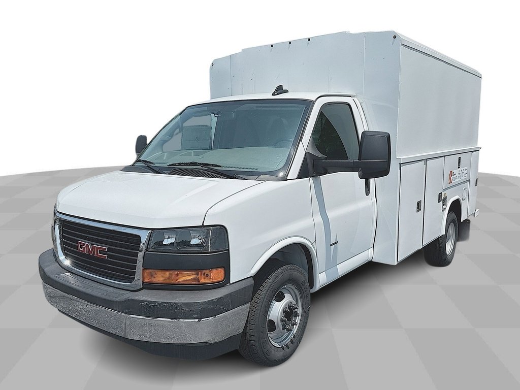 2025 GMC Savana Cutaway Work Van's photo