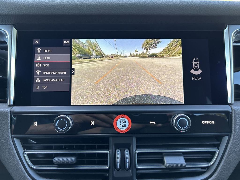 2025 Porsche Macan Base photo 21