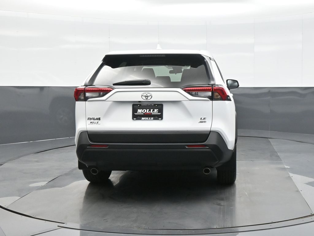 2022 Toyota RAV4 LE photo 4