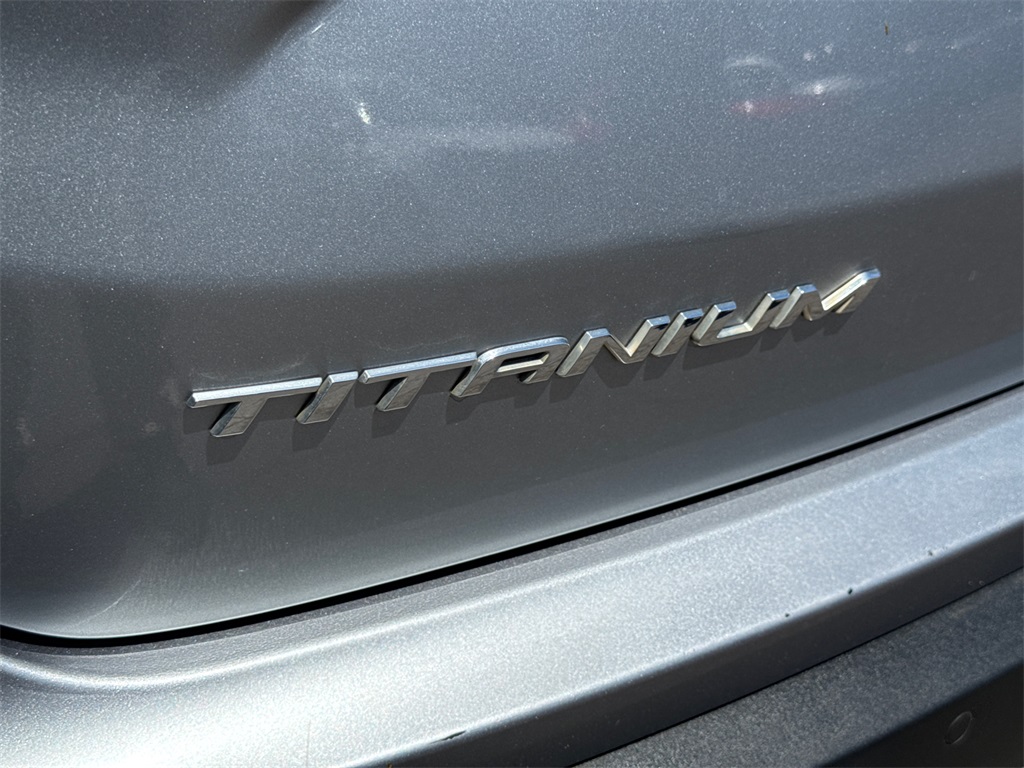 2022 Ford Edge Titanium photo 13