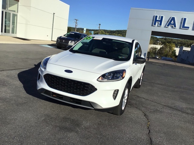 2022 Ford Escape Hybrid SE photo 2