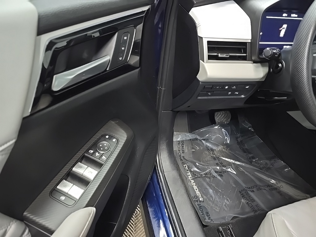 2023 Mitsubishi Outlander PHEV SEL photo 26