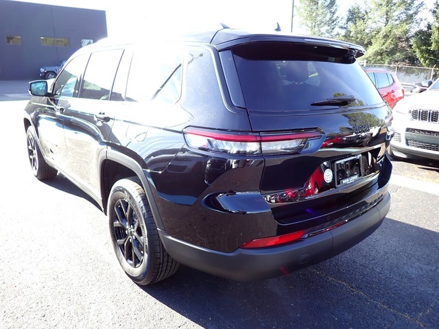 2025 Jeep Grand Cherokee Altitude photo 2