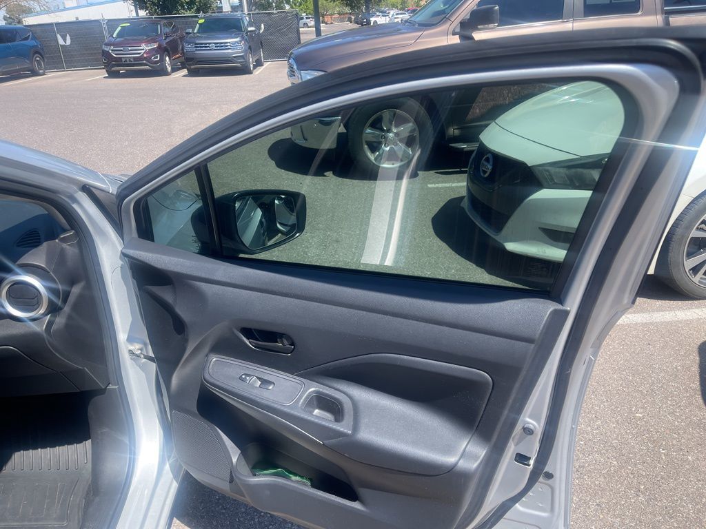 2020 Nissan Versa 1.6 S photo 21