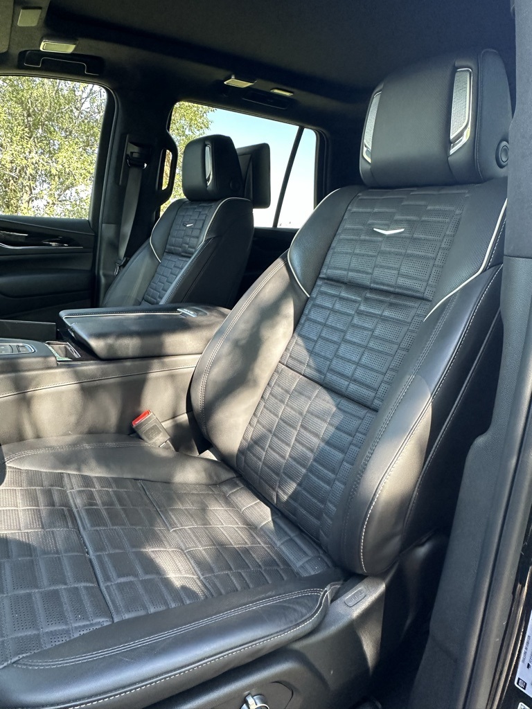 2024 Cadillac Escalade V-Series photo 11