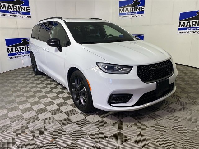 2025 Chrysler Pacifica Limited's photo