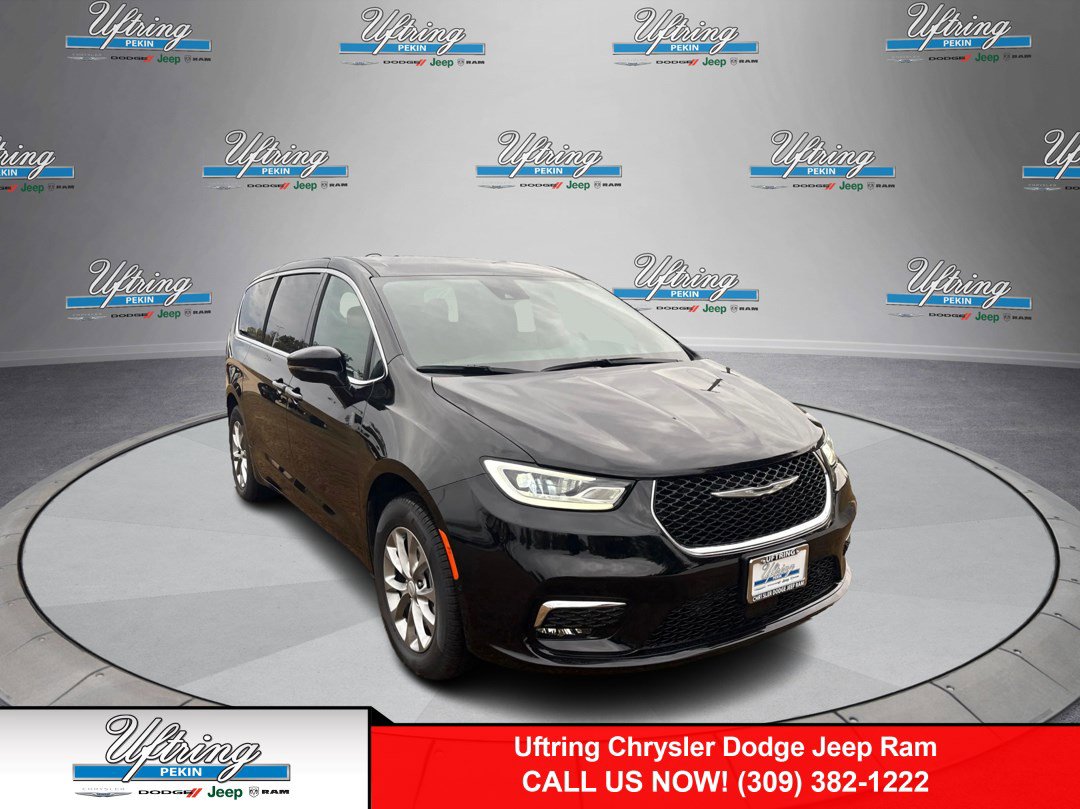2026 Chrysler Pacifica Select's photo