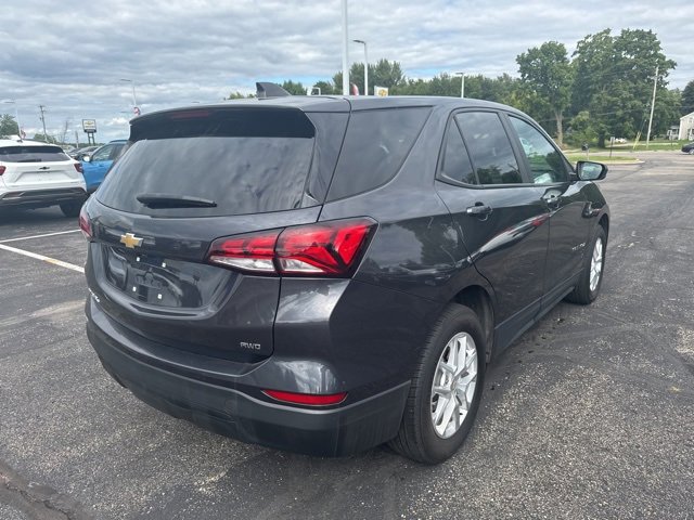 2022 Chevrolet Equinox LS photo 3