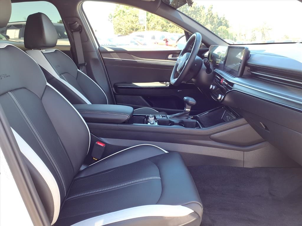 2025 Kia K5 GT-Line photo 10