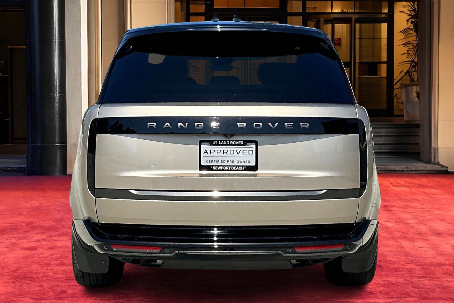 2025 Land Rover Range Rover SE photo 3