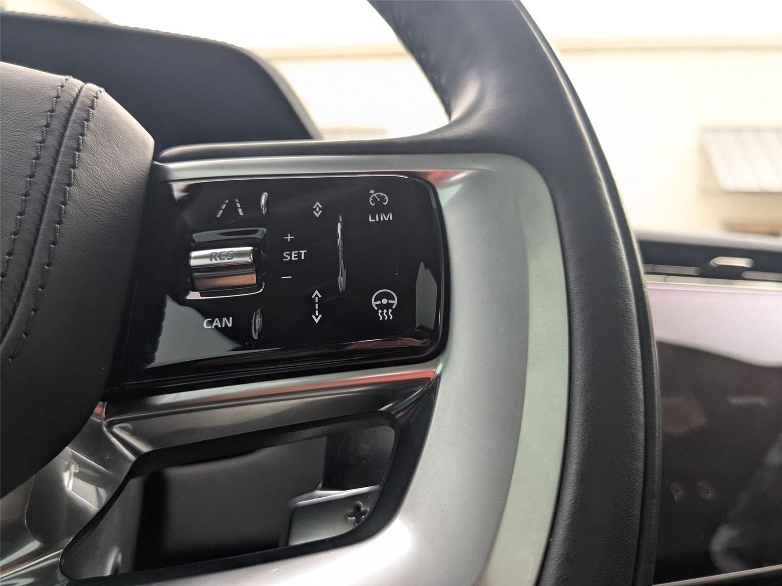2023 Land Rover Range Rover SE photo 18
