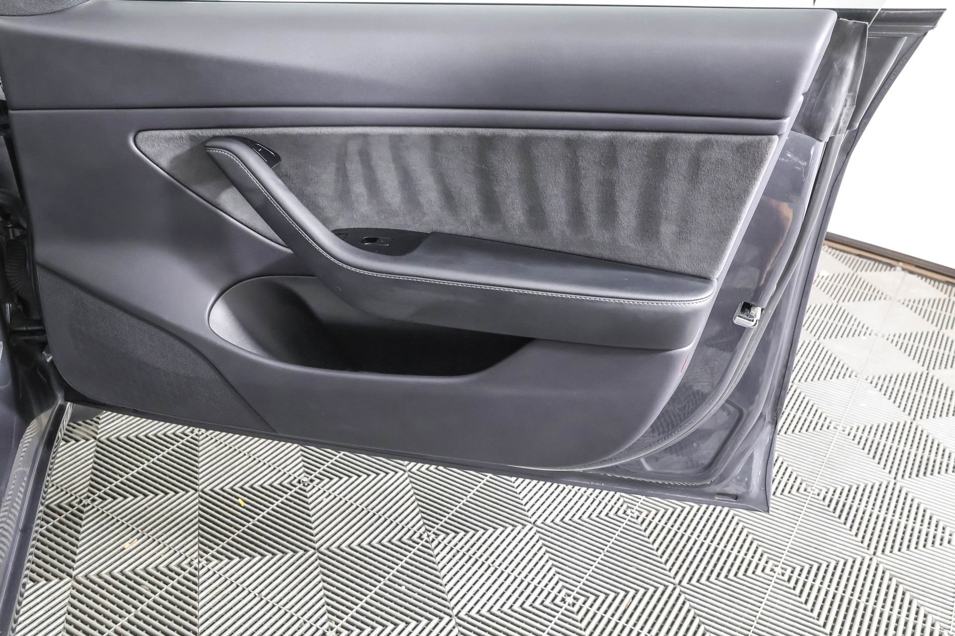 2019 Tesla Model 3 Long Range photo 28