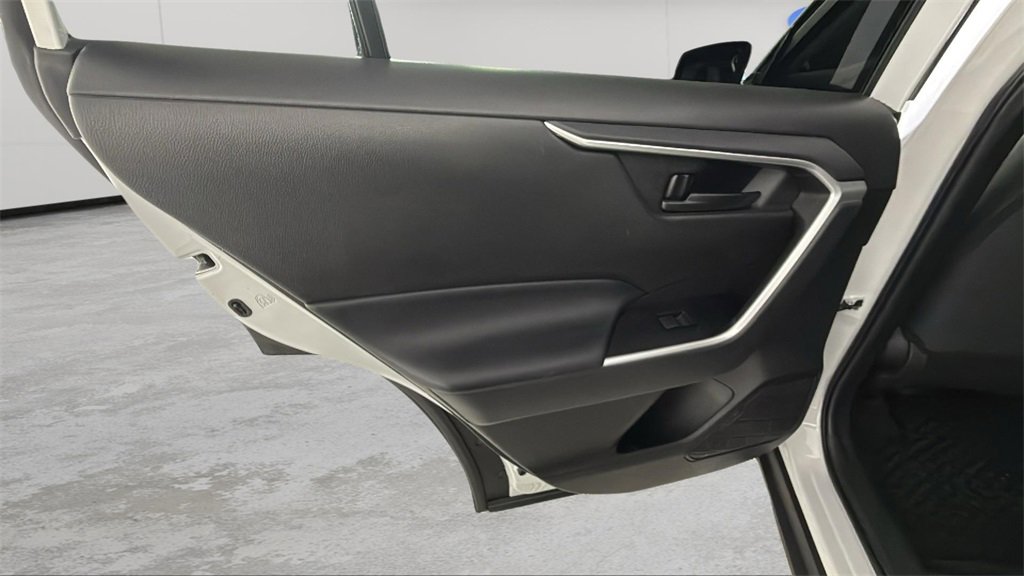 2022 Toyota RAV4 LE photo 25