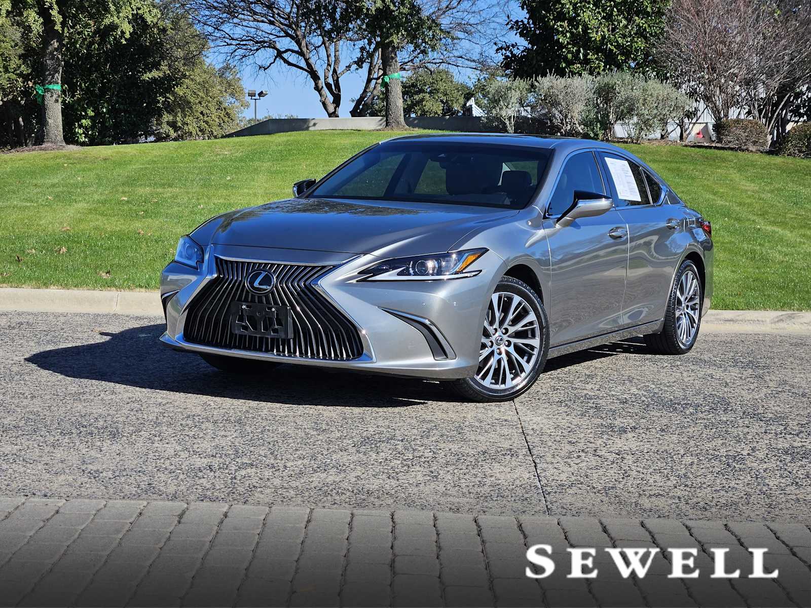 2019 Lexus ES 350's photo
