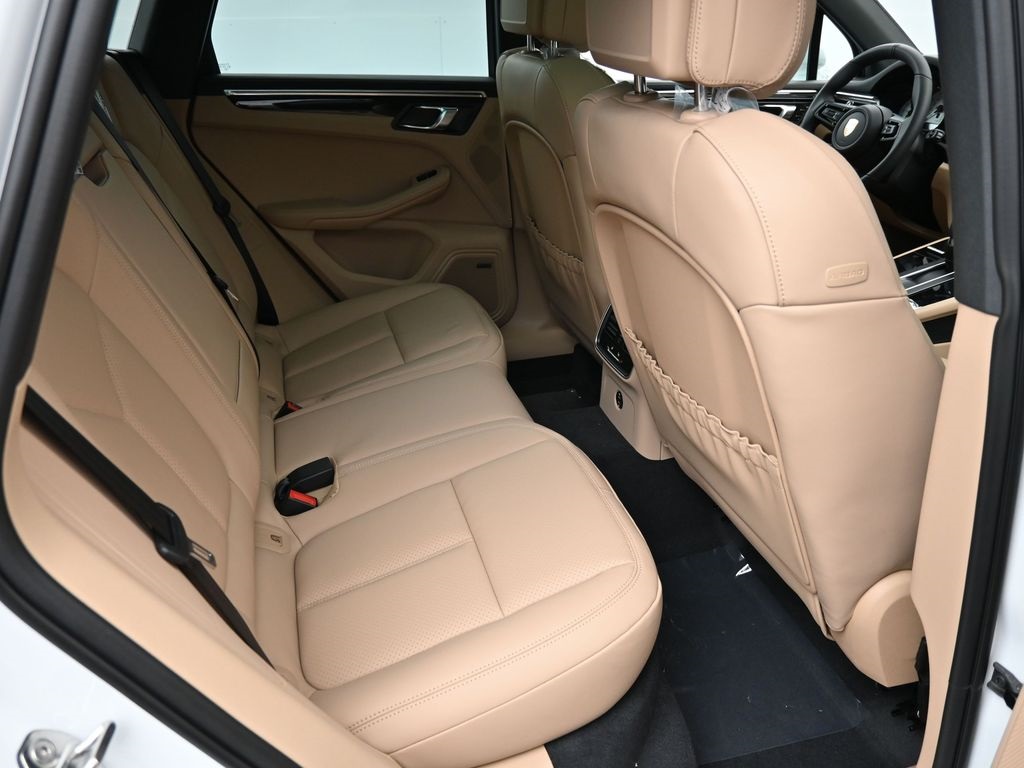 2026 Porsche Macan S photo 7