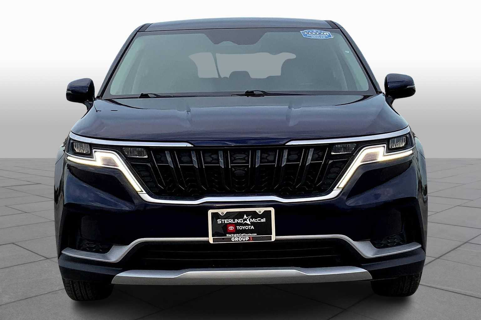 2022 Kia Carnival LXS photo 3