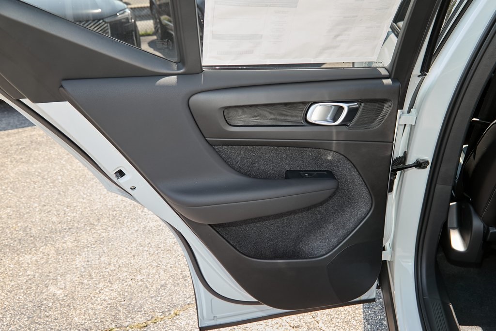 2026 VOLVO XC40 - Image 15