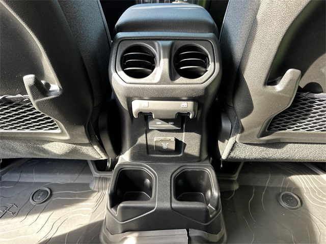 2025 Jeep Wrangler Rubicon photo 13
