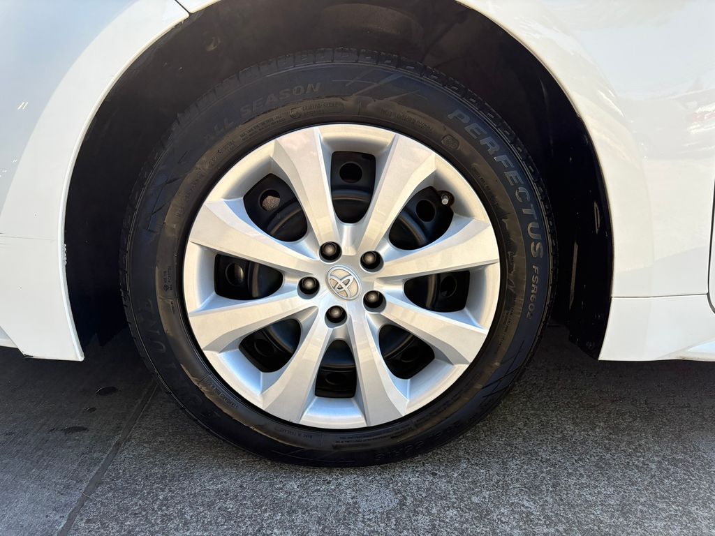 2022 Toyota Corolla LE photo 12