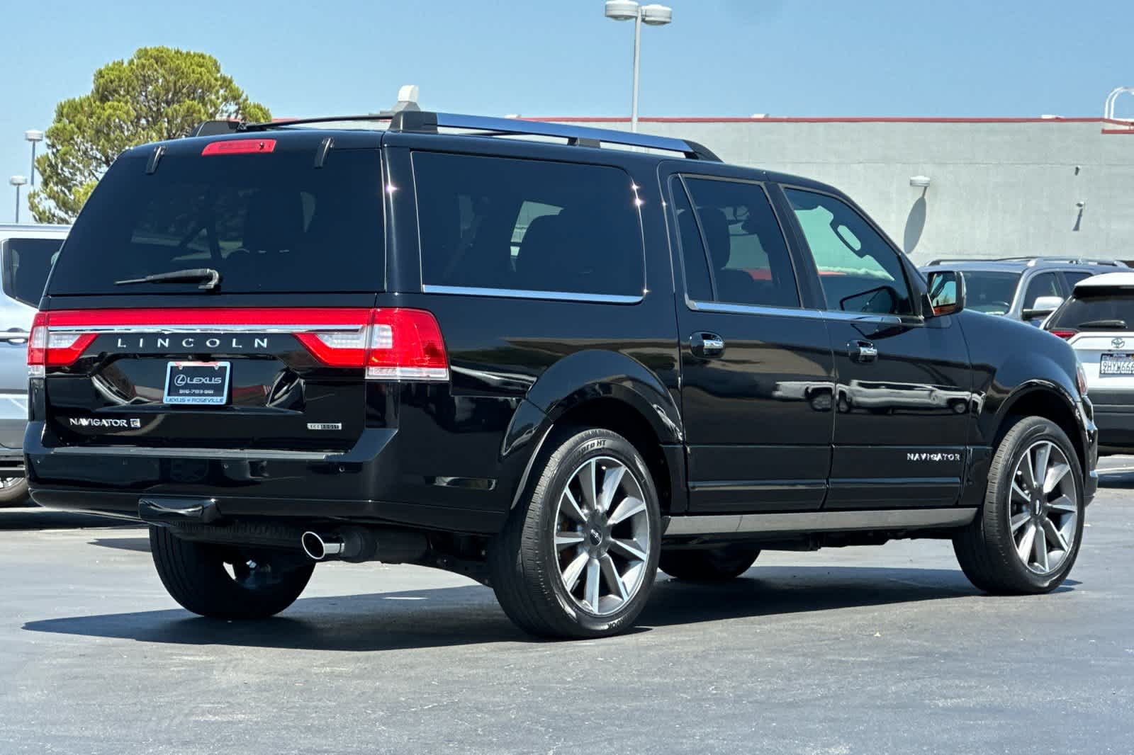 2016 Lincoln Navigator L Reserve photo 2