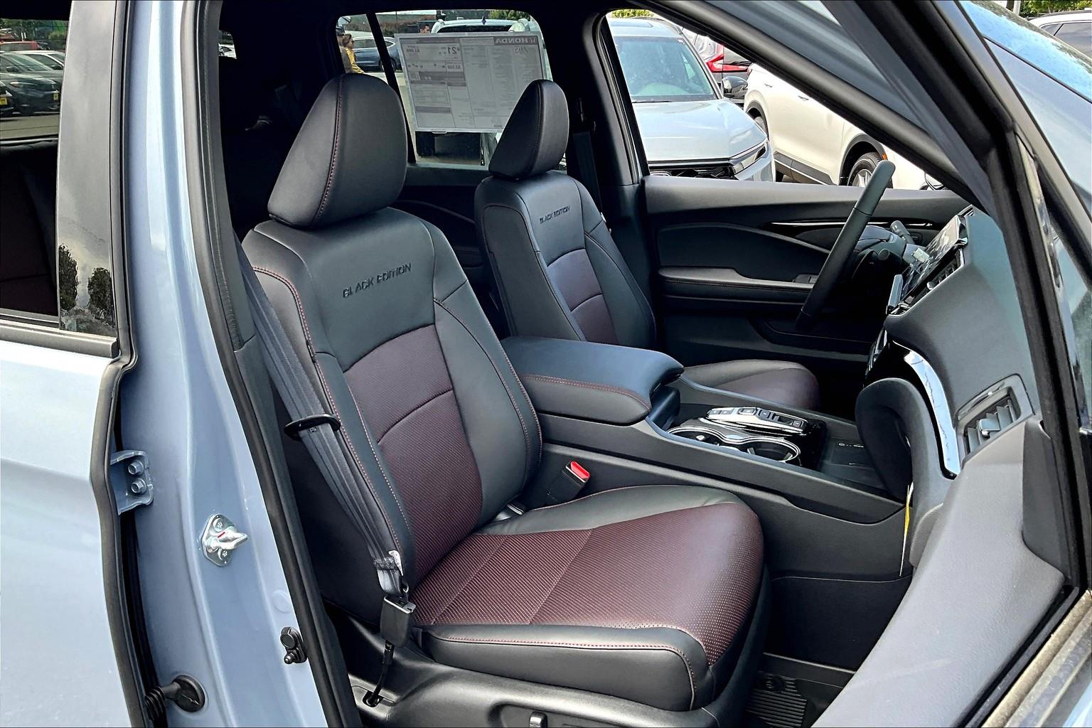 2025 Honda Ridgeline Black Edition photo 25
