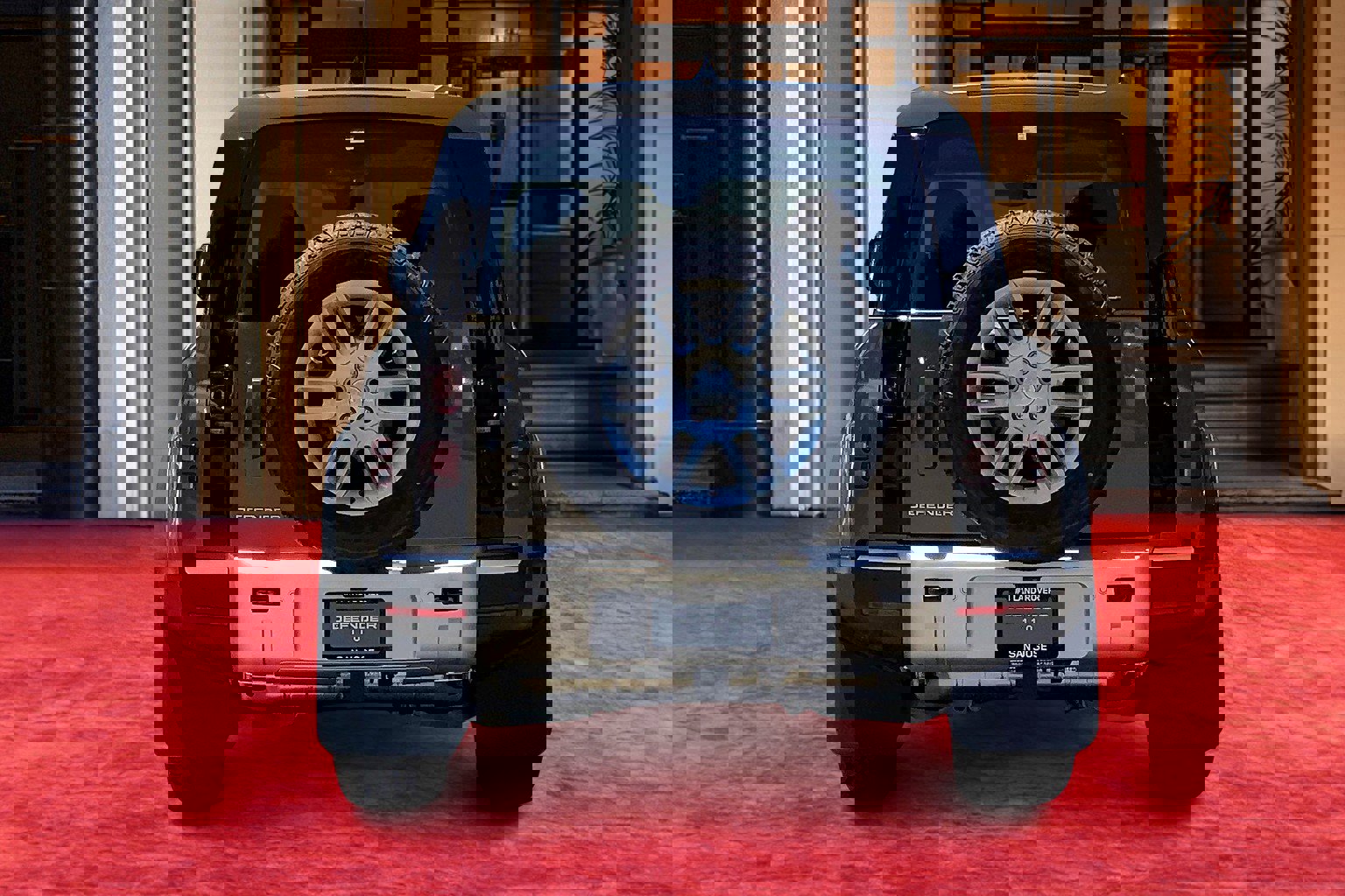 2025 Land Rover Defender 110 S photo 4