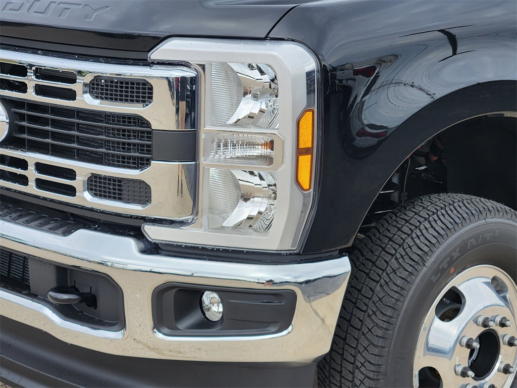 2026 Ford F-350 photo 6