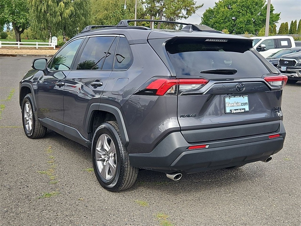 2023 Toyota RAV4 XLE photo 3