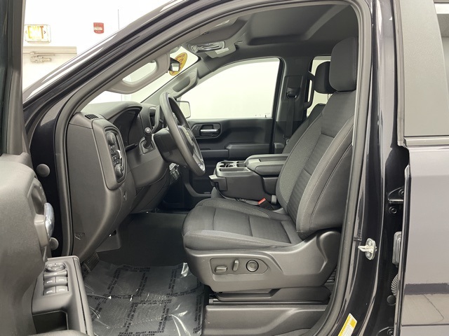 2023 Chevrolet Silverado 1500 photo 2