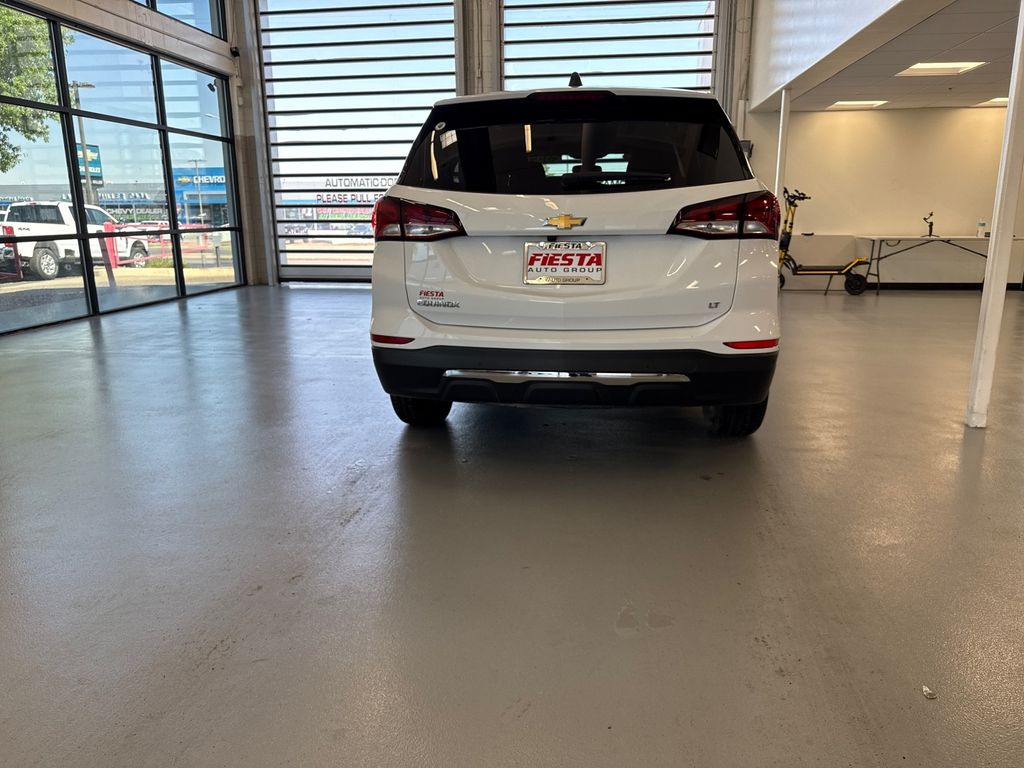 2024 Chevrolet Equinox LT photo 3