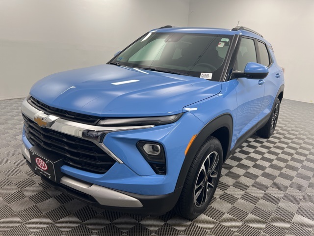 2024 Chevrolet Trailblazer LT photo 2