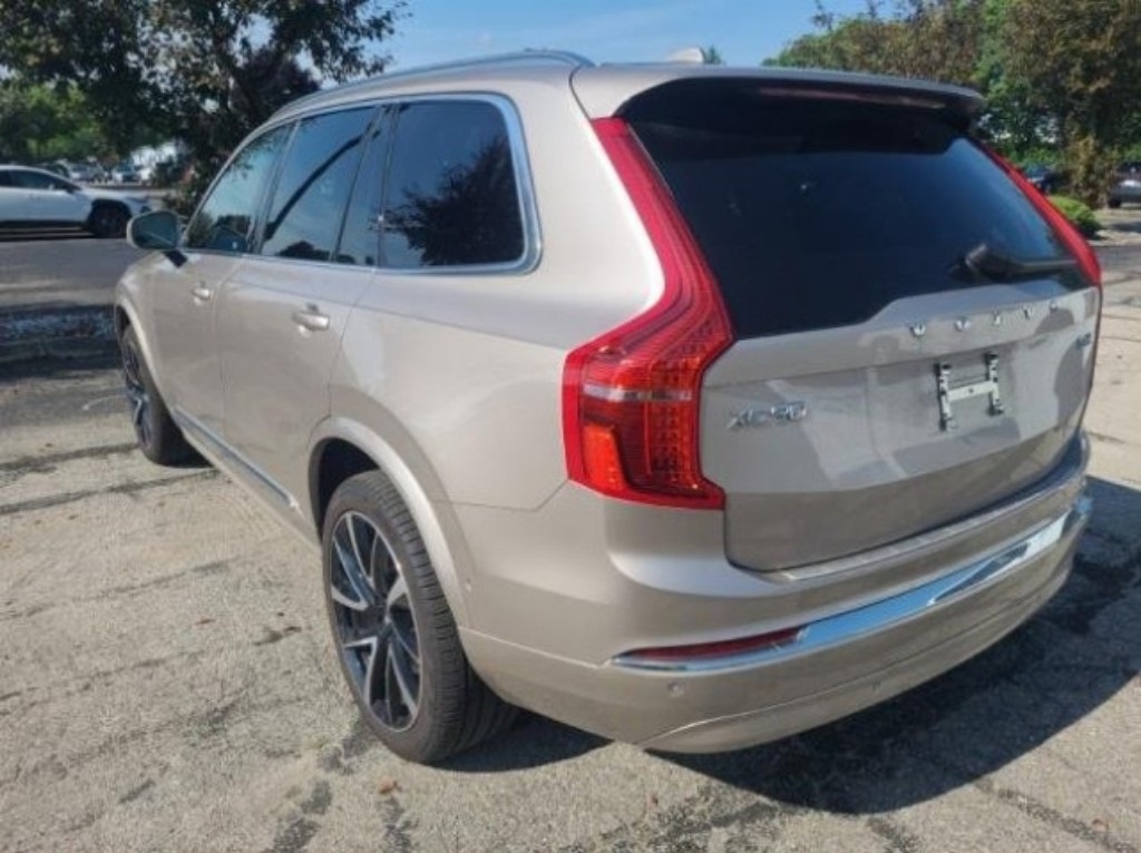 2023 Volvo XC90 Plus photo 3