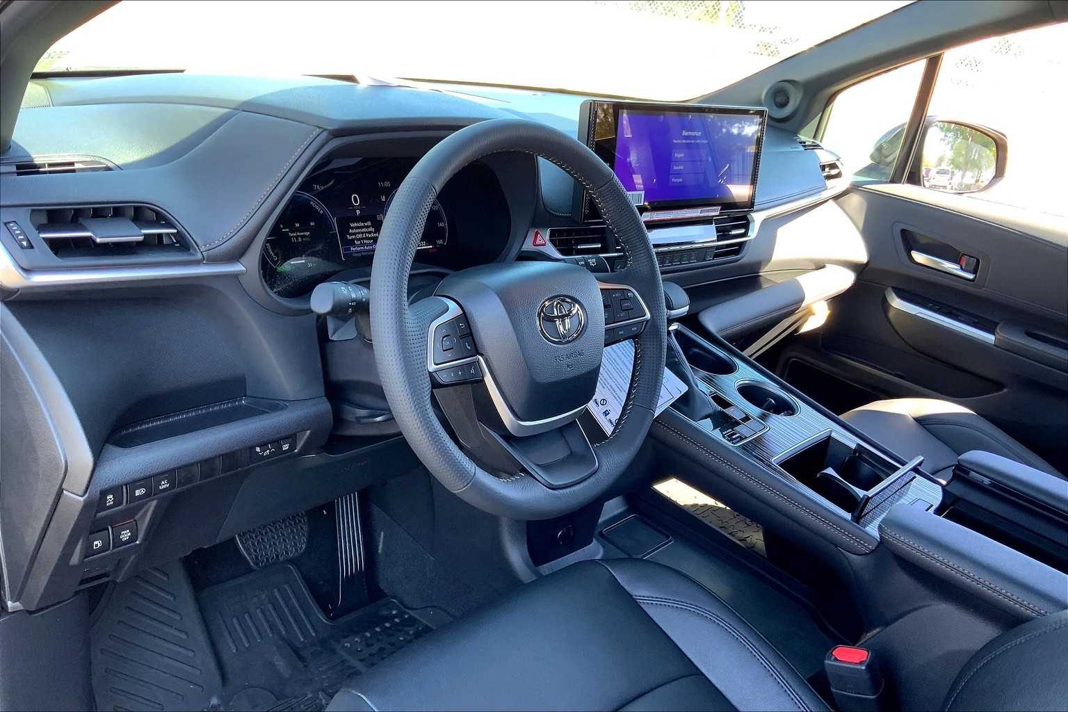 2025 Toyota Sienna Woodland Edition photo 14