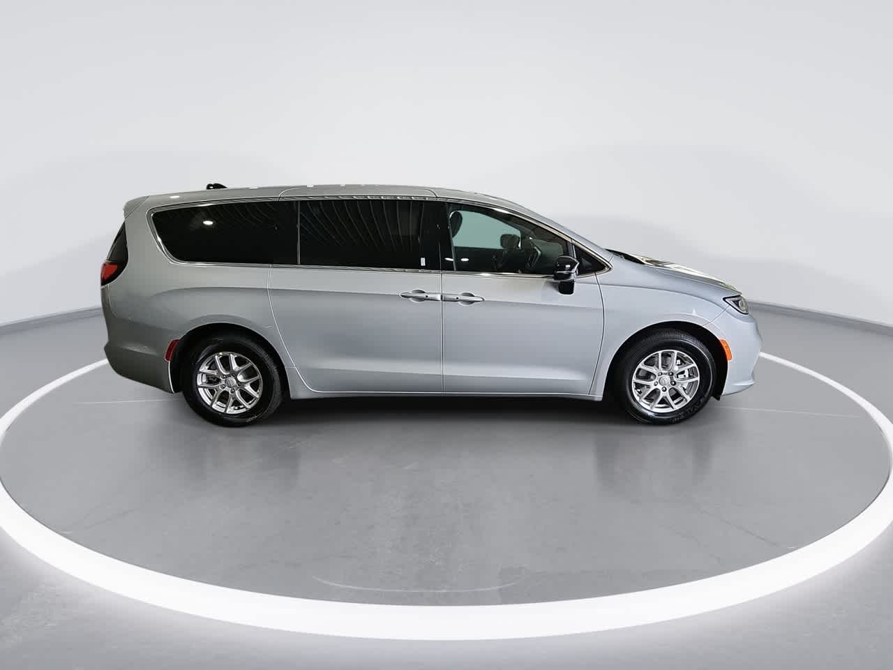 2026 Chrysler Pacifica photo 9