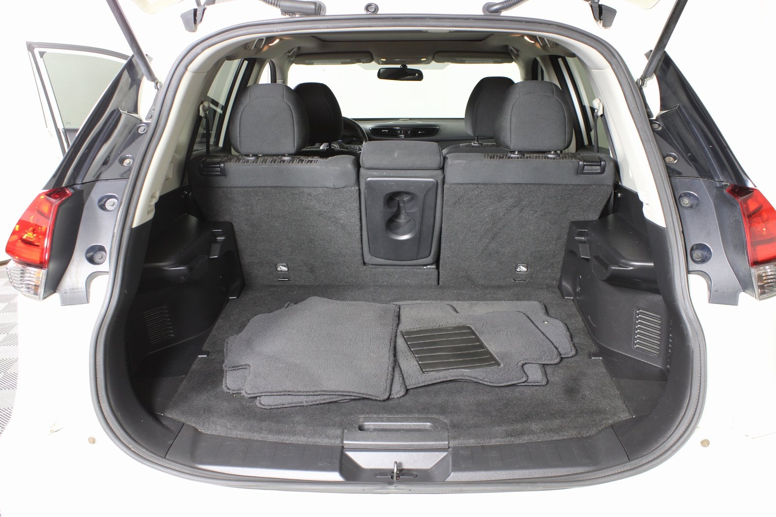 2017 Nissan Rogue SV photo 9