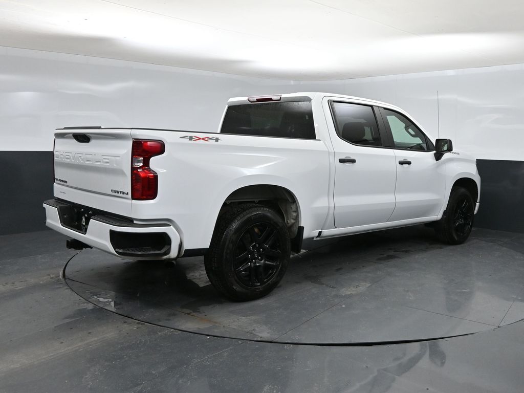 2022 Chevrolet Silverado 1500 Custom photo 2