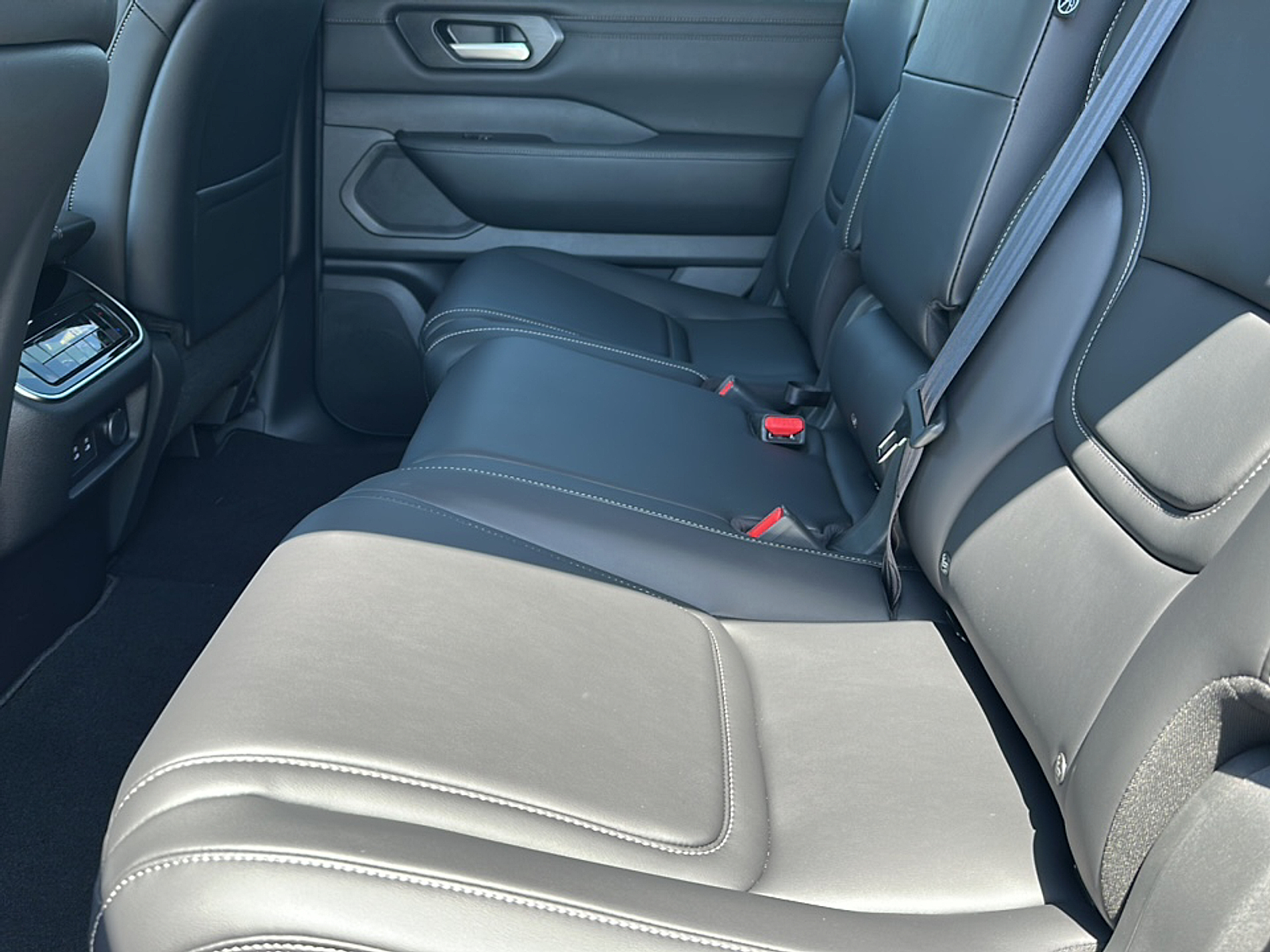 2025 Nissan Armada SV photo 6