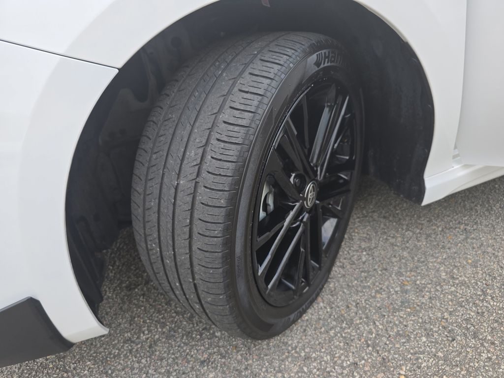 2025 Toyota Camry SE photo 32