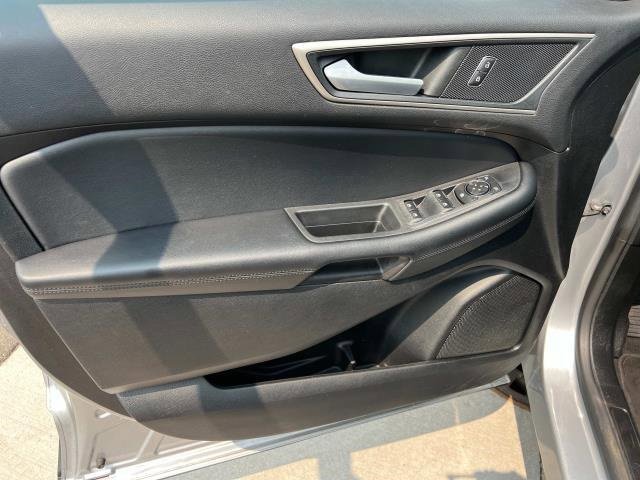 2022 Ford Edge SEL photo 16