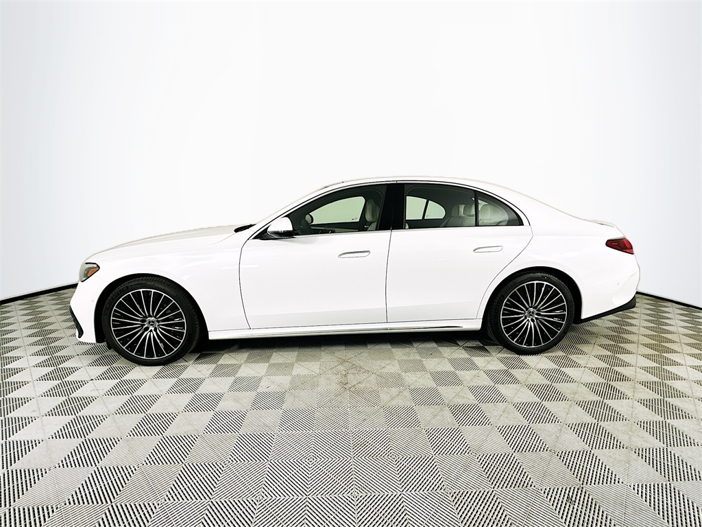 2026 Mercedes Benz E 350 4MATIC photo 4