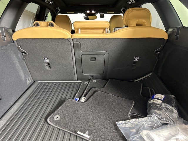 2025 Volvo XC60 B5 photo 17