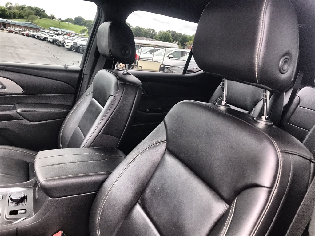 2022 Chevrolet Traverse Leather photo 11