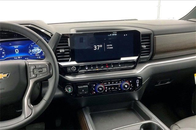 2025 Chevrolet Silverado 3500HD High Country photo 16