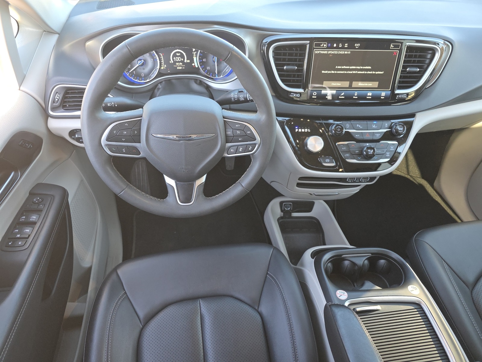 2024 Chrysler Pacifica Touring L photo 2