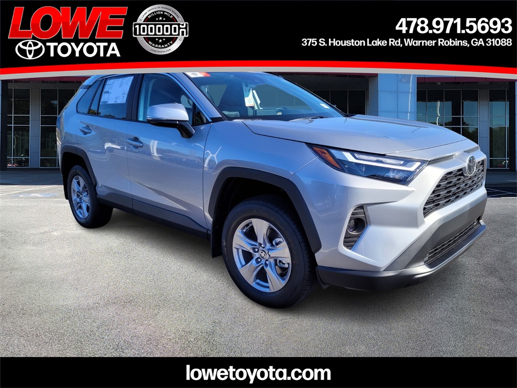 2025 Toyota RAV4 XLE's photo