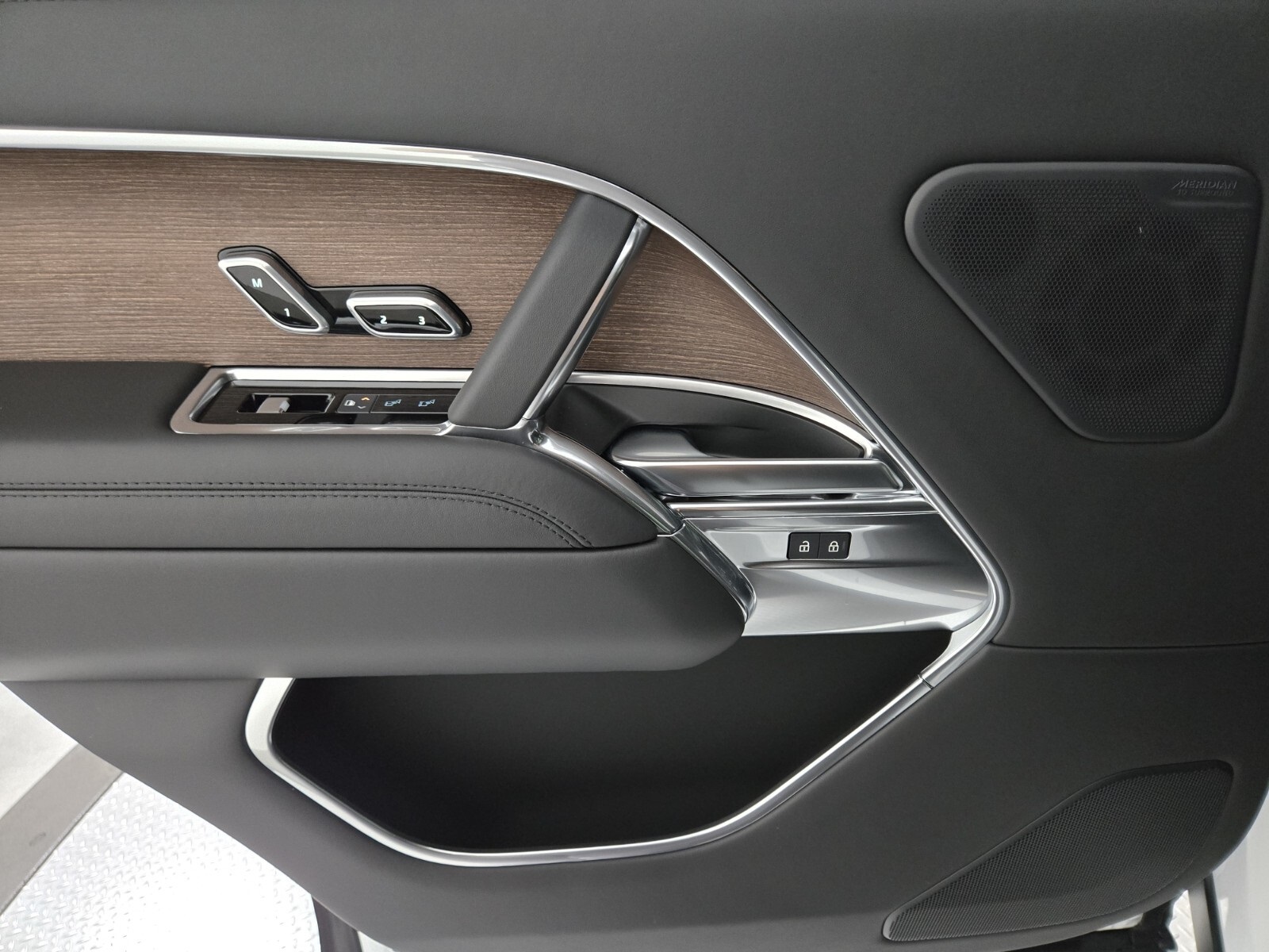 2025 Land Rover Range Rover SE photo 20