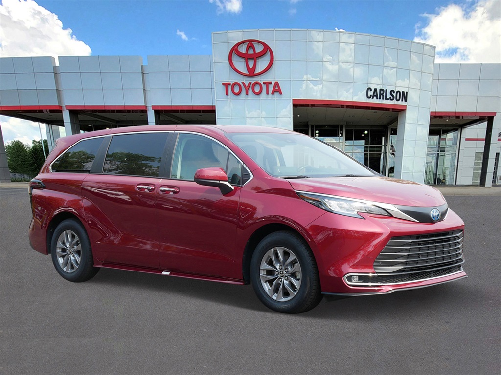Used 2023 Toyota Sienna XLE with VIN 5TDYSKFCXPS073989 for sale in Minneapolis, Minnesota