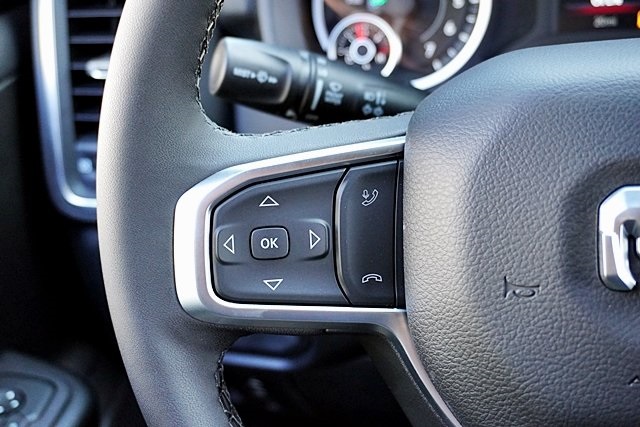 New 2026 Diamond Black Crystal Pearl-Coat Exterior Paint RAM Big Horn/Lone Star image 38