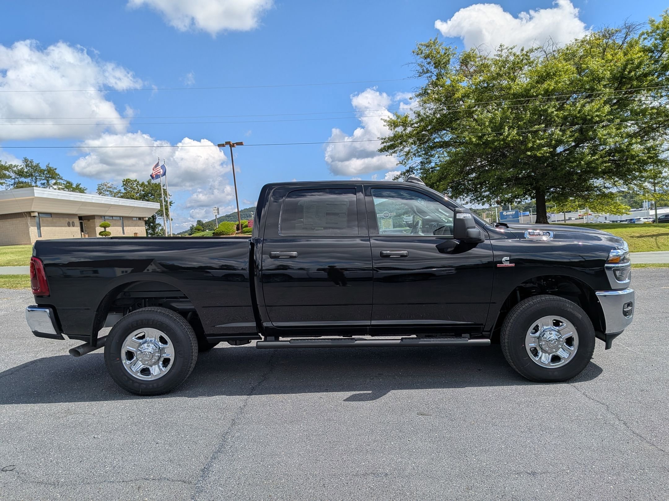 2025 Ram 2500 Tradesman photo 4